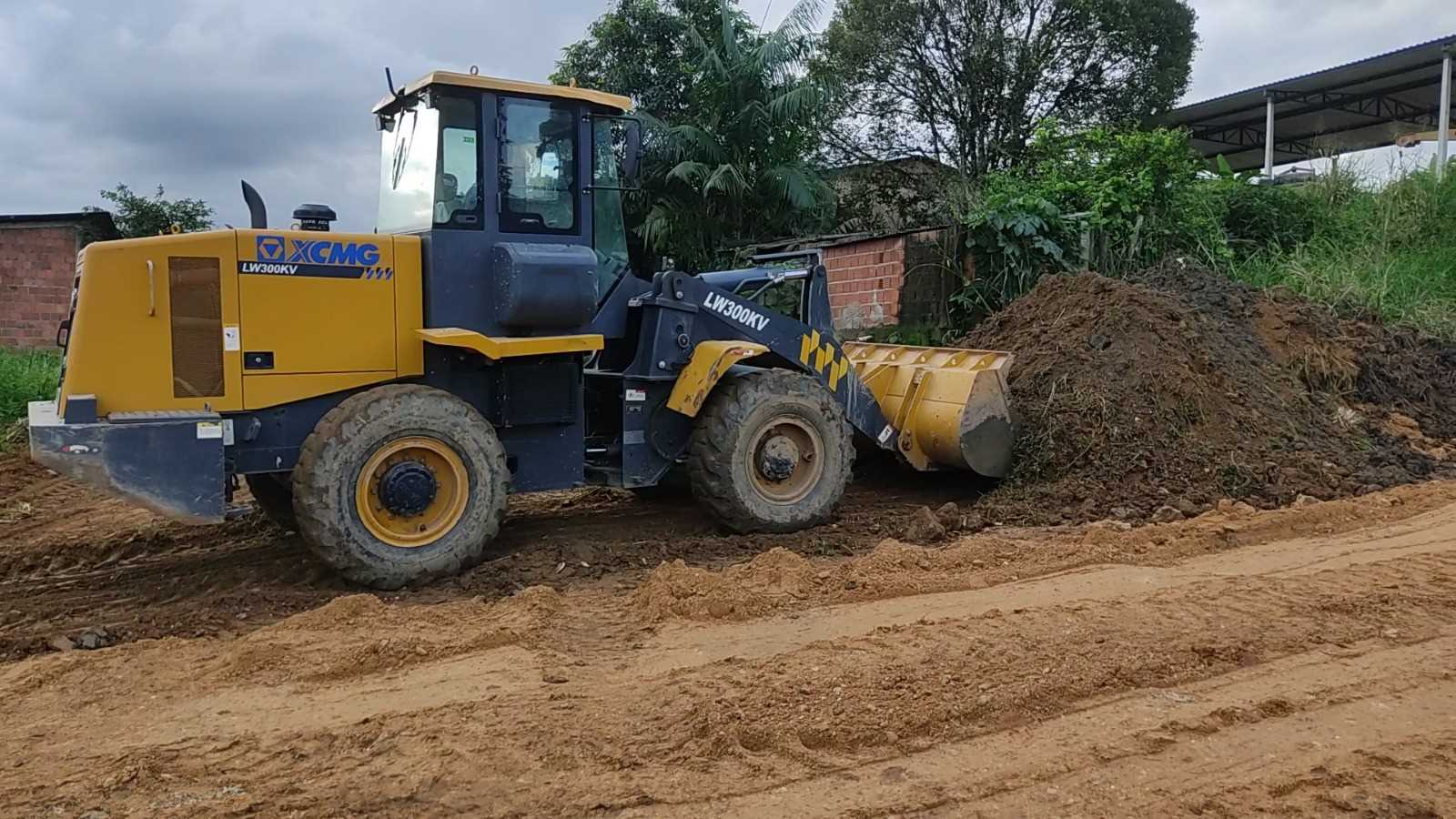 Camacã: Portelinhas de Camacã e São João do Panelinha recebem patrolamento e cascalho